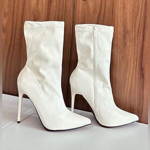 Unilady Shiny Ivory Heeled Boots size 8.5